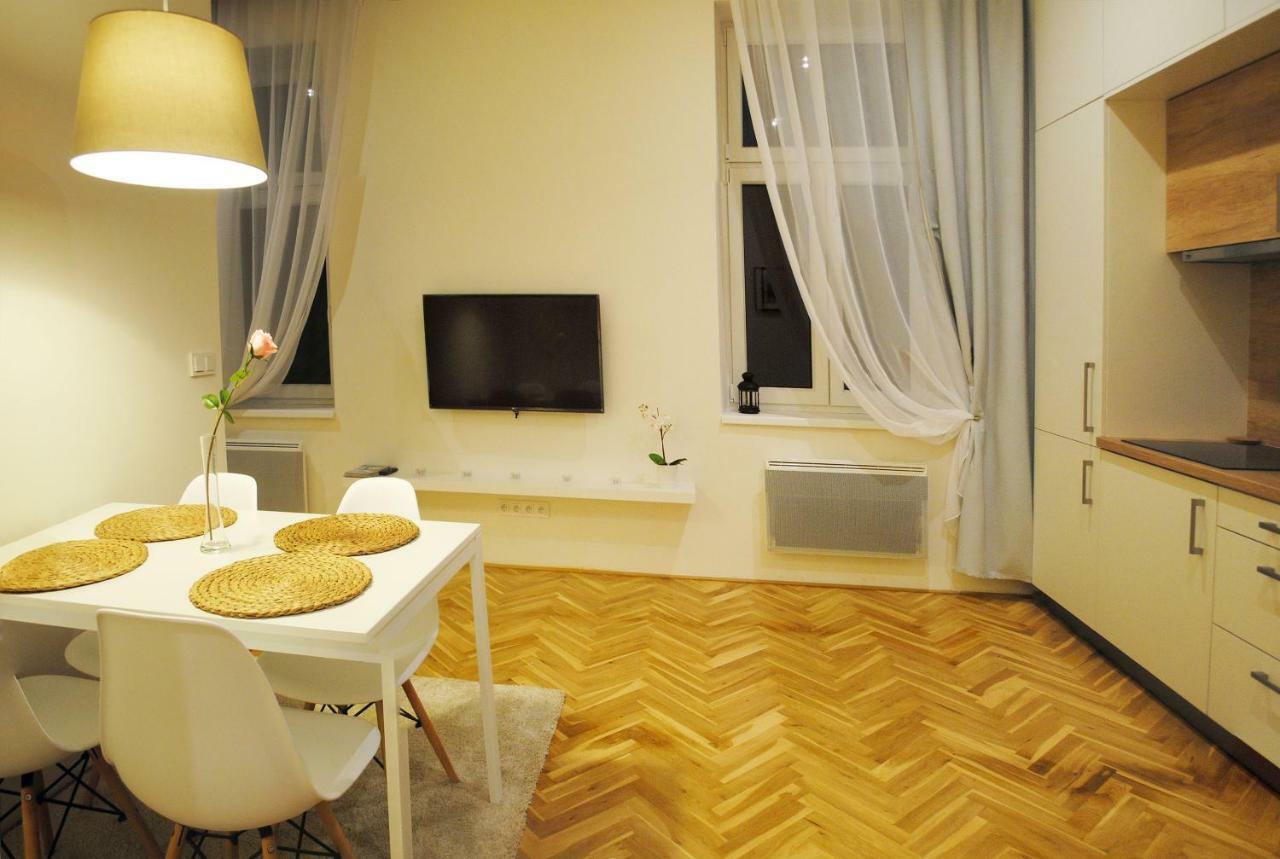 Apartments Centre In Style 올로모우츠 외부 사진
