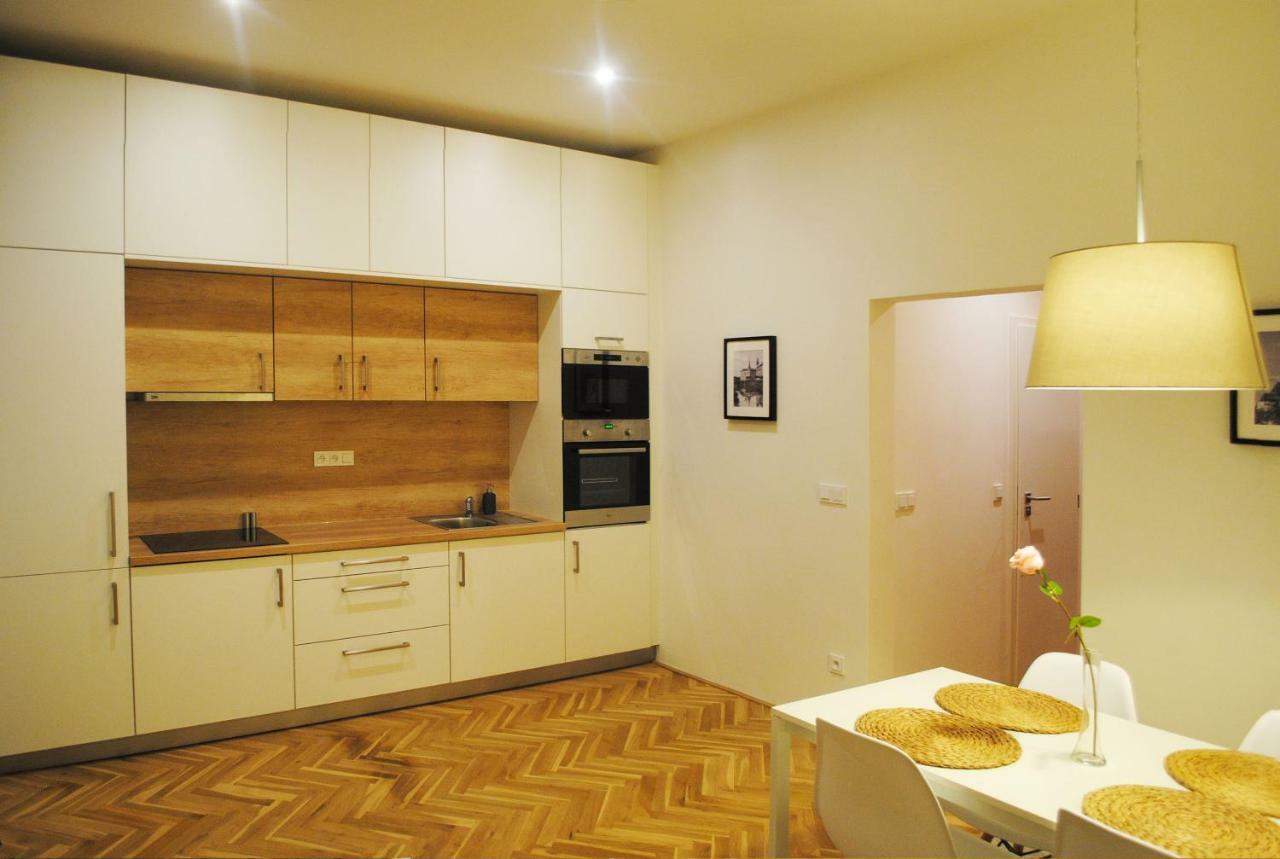 Apartments Centre In Style 올로모우츠 외부 사진